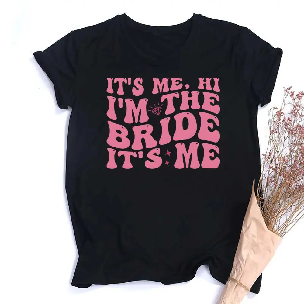 Its Me, Hi, I'm The Bride It's Me Retro Bride Shirt Trendy Aesthetic Bachelorette Party Tee Engagement Wedding Gift Shirts The Hen Planner