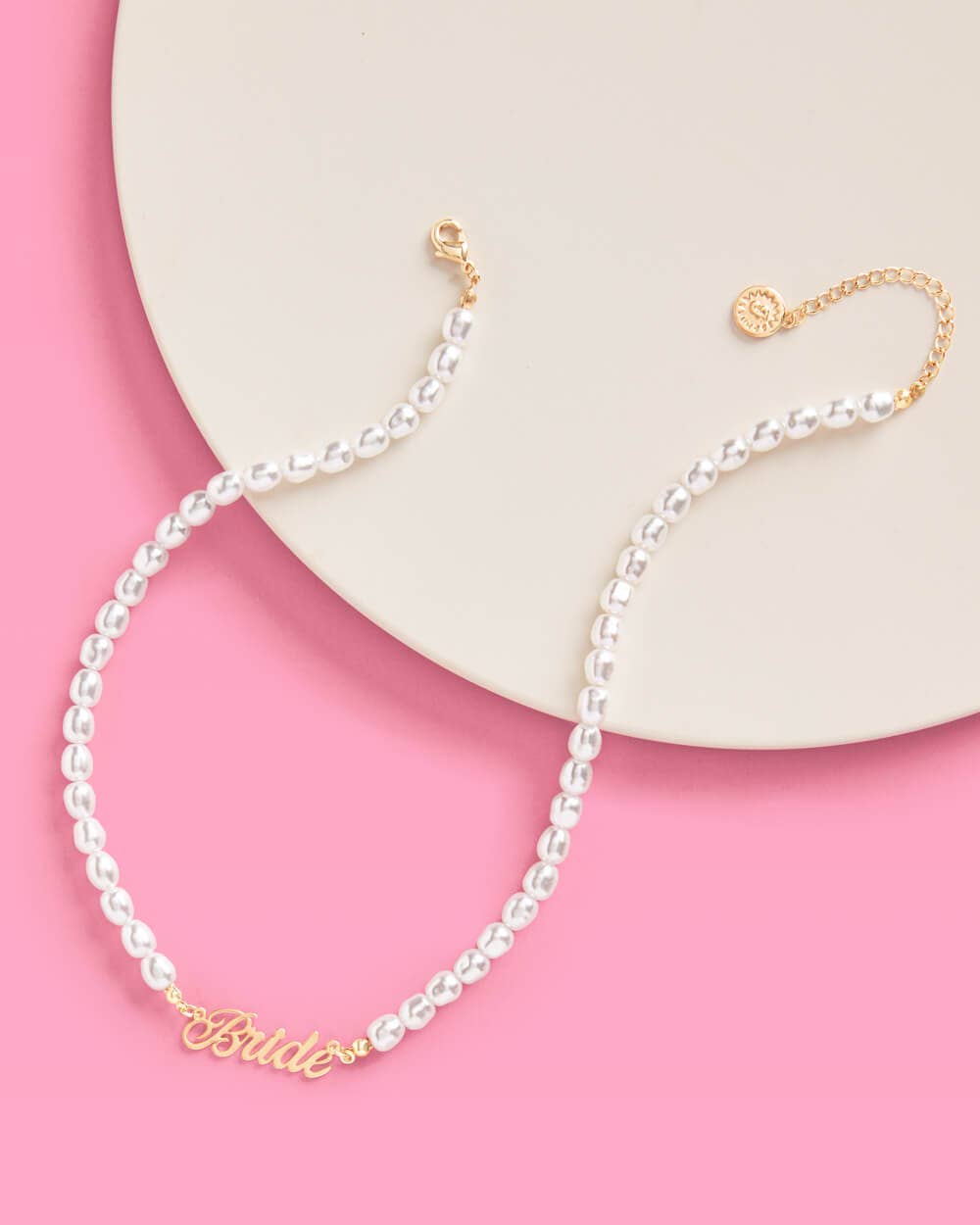 Close-up of bride pearl necklace clasp and extender chain
